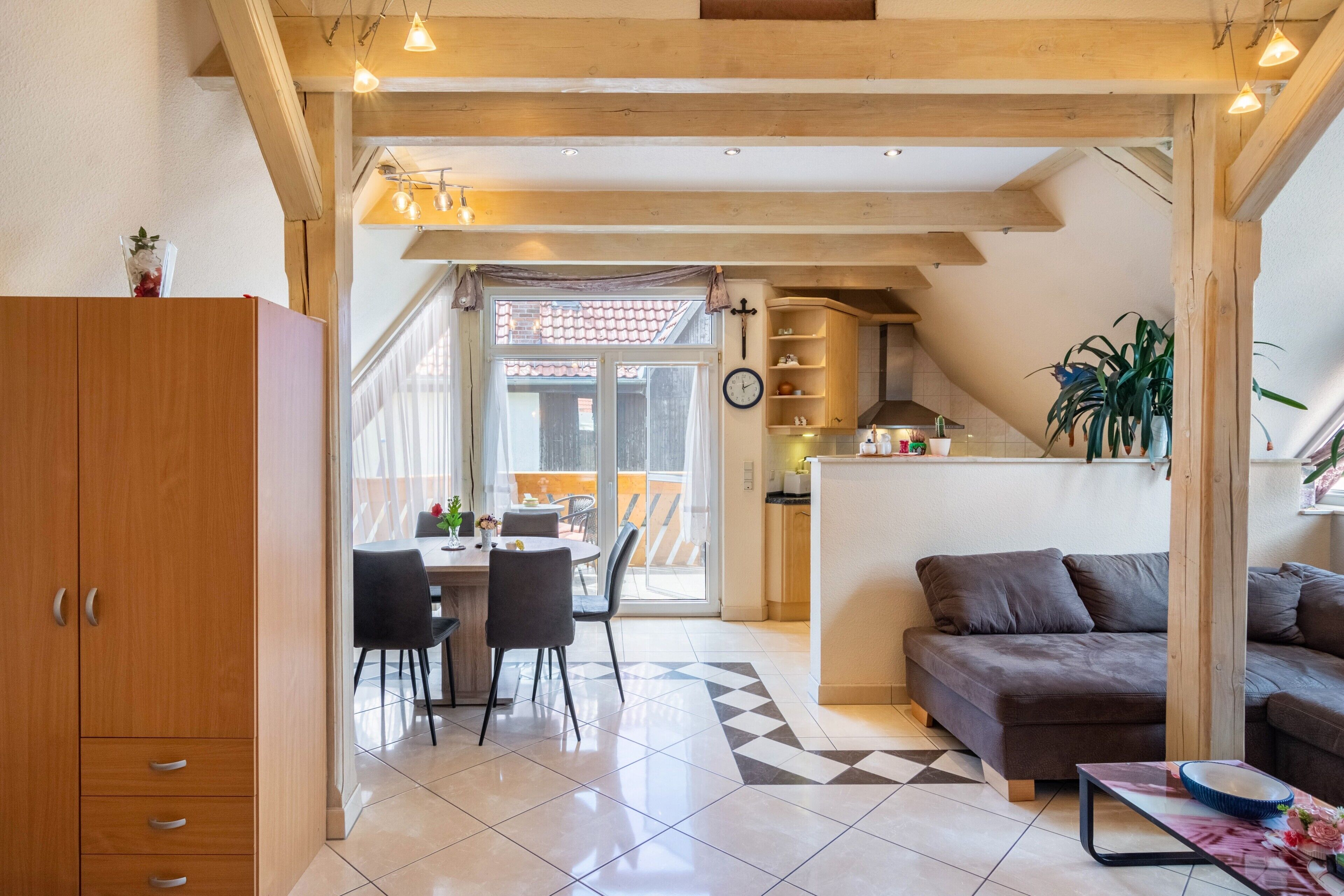 Fernseher, Kamin, DVD-Player, Stereoanlage