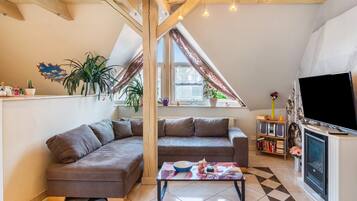 Fernseher, Kamin, DVD-Player, Stereoanlage