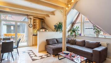 Fernseher, Kamin, DVD-Player, Stereoanlage