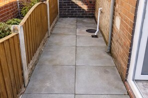 Property grounds - Spacious 3BR Contractors and Working Professionals (Stoke-on-Trent)