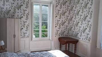 7 Schlafzimmer, Reisekinderbett