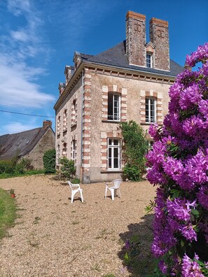 Exterior - 15th and 19th century Chateau on 10ha in the countryside (Issé)