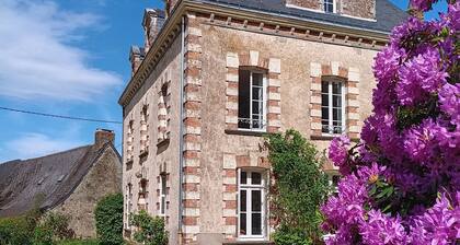 15th and 19th century Chateau on 10ha in the countryside