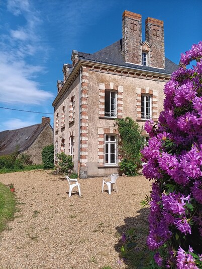 15th and 19th century Chateau on 10ha in the countryside