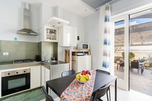 Fridge, microwave, stovetop, dishwasher - Villa Miglietta by BarbaHouse (Torre Lapillo)