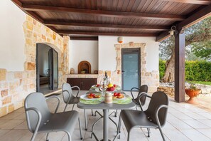 Outdoor dining - Trullo degli Augelli - Bilo Gelso by BarbarHouse (San Michele Salentino)