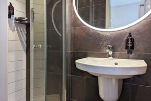 Shower - Rosemount Boutique (Windermere)