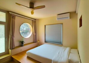 Phòng đôi có thiết kế đặc trưng, quang cảnh núi (4) | Trang trí khác biệt, trang bị nội thất với thiết kế riêng biệt, bàn 