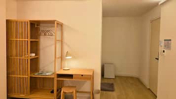Premium Quadruple Room (6) | Individually decorated, individually furnished, desk, laptop workspace