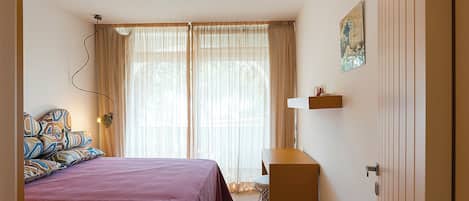 WiFi, bed sheets