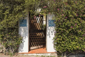 Exterior detail - Pink Moon, Capri (Capri)