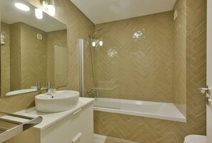 Hair dryer, towels, soap, toilet paper - Carcavelos Sol by lisbon-coast vacation (Oeiras)