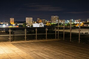 Terrace/patio - Skyline views, two king bedrooms and free parking near MediaCityUK (Greater Manchester)