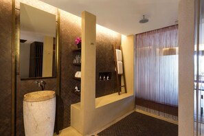 Spa - Elegant Room at Bophut Beach – Steps From Onsite Kayak Rentals (Amphoe Ko Samui)