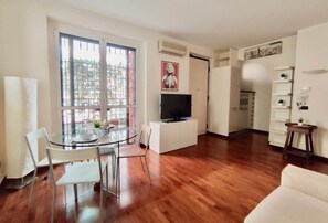 Unclassified image, 3 of 19, button - BIG Fiera Terrace (Amendola - Duomo M1) (Milan)