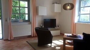 Living area - Apartment 'Fewo Südstrand Pool Access' with Sea View, Private Terrace and Wi-Fi (Göhren)