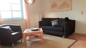 Living area - Apartment 'Fewo Südstrand Pool Access' with Sea View, Private Terrace and Wi-Fi (Göhren)