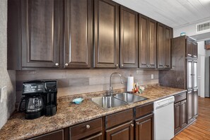 Fridge, microwave, oven, stovetop - Gulf Views, Pet Friendly, Steps to the Beach! (Crystal Beach)