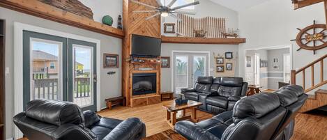TV, fireplace