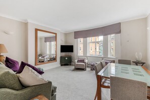 TV - Stylish and Central 2-Bed / 2-Bath Apt - Pass the Keys (London)