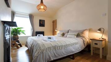 Iron/ironing board, free WiFi, bed sheets
