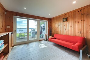 Living area - Cape Cod Lakefront Estate with Beach, Hot Tub and Sauna (Mashpee)