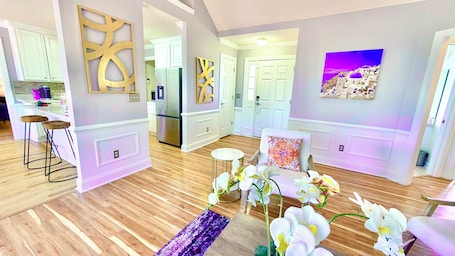 Interior. Pet-Friendly Summit Retreat, 4BR, Fenced Yard 🐾