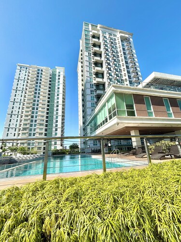 Condo In Abreeza Huge Terrace fronting Pool