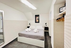 In-room safe, blackout curtains, soundproofing, iron/ironing board - Sweet Life Casa Vacanze Lipari (Lipari)
