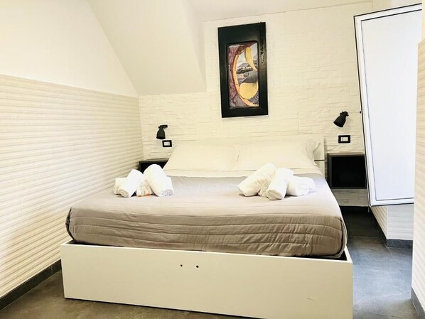 Casa, planta baja | Caja de seguridad en la habitación, cortinas blackout y insonorización 