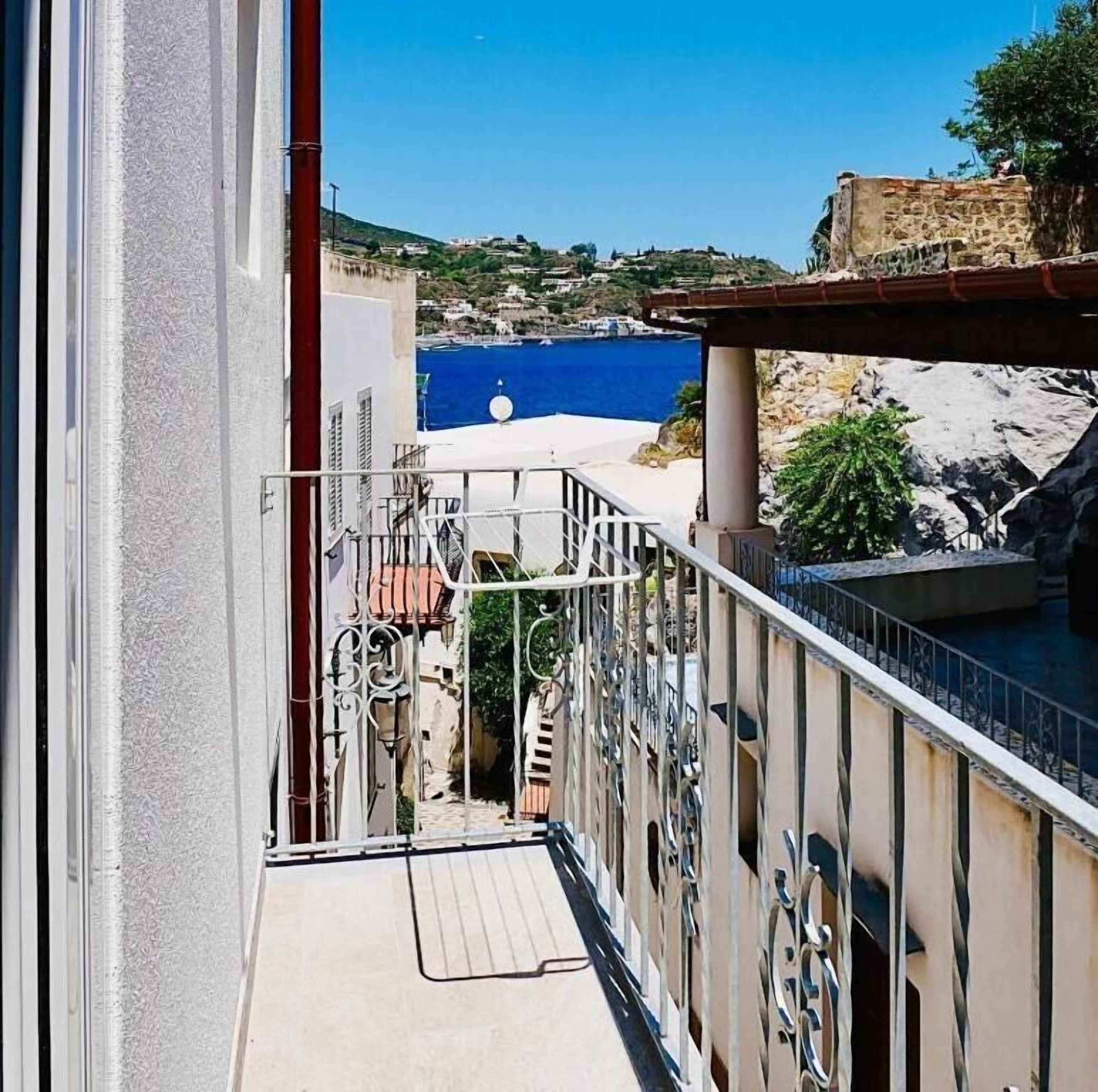 House, Sea View | Property grounds