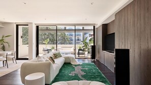 Smart TV, books - The Knox, Double Bay IH (Double Bay)