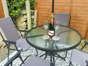 Outdoor dining - Min Y Cae (Cemaes Bay)