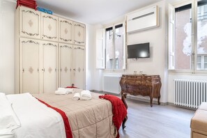 2 bedrooms, WiFi, bed sheets - 1993 Apartment Near Lucca Amphitheater (Lucca)