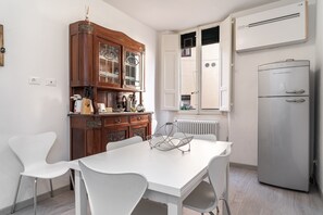 Dining - 1993 Apartment Near Lucca Amphitheater (Lucca)