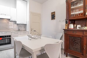 Fridge, stovetop, cookware/dishes/utensils - 1993 Apartment Near Lucca Amphitheater (Lucca)