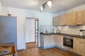 Private kitchen - Apartment 'Andis' with Mountain View, Balcony and Wi-Fi (Farchant)