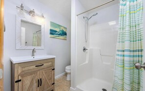 Bathroom - Corolla Beach Family Retreat Game Room, Pool, Hot Tub & 7 min Walk to Sand (corolla)