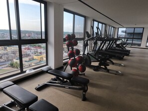 Fitness facility - Cozy 2-bedroom apartment in brilliant Accra with Sweeming pool and gym access (Accra)