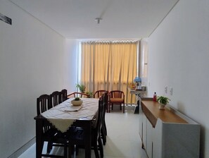 Dining - Fully furnished, brand new 2-bedroom apartment in Altiplano, João Pessoa. (João Pessoa)