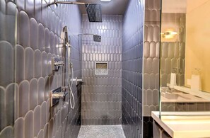 Dusche, Haartrockner, Shampoo