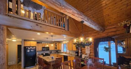 Cabin w/hot-tub in the Center of Amish Country - Holiday Home