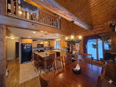 Cabin w/hot-tub in the Center of Amish Country - Holiday Home