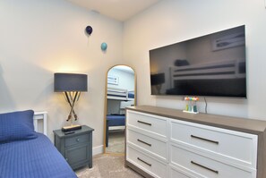 3 habitaciones, tabla de planchar con plancha, wifi y ropa de cama