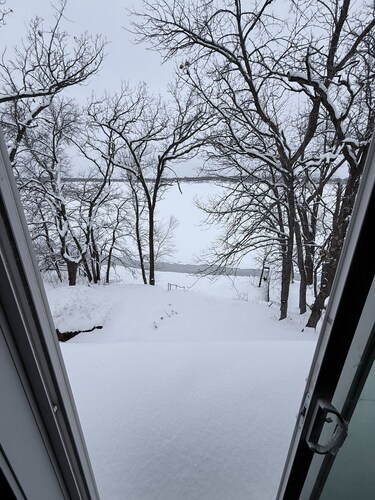 Paul Lake Escape - New 4 Bedroom Lake Home