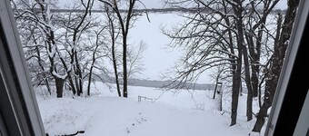 Paul Lake Escape - New 4 Bedroom Lake Home