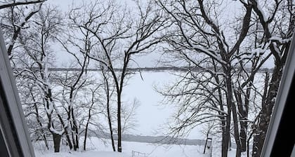 Paul Lake Escape - New 4 Bedroom Lake Home