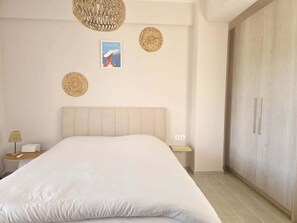 4 bedrooms, WiFi, bed sheets