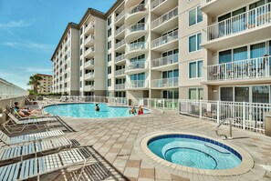 A heated pool - 🌴Island Princess 111-Shore Beats Work | Beachfront | Pool+Hot Tub🌴 (Fort Walton Beach)