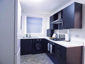 Fridge, microwave, oven, stovetop - Large 4 Bed  | Parking  | Great Location (Manchester)
